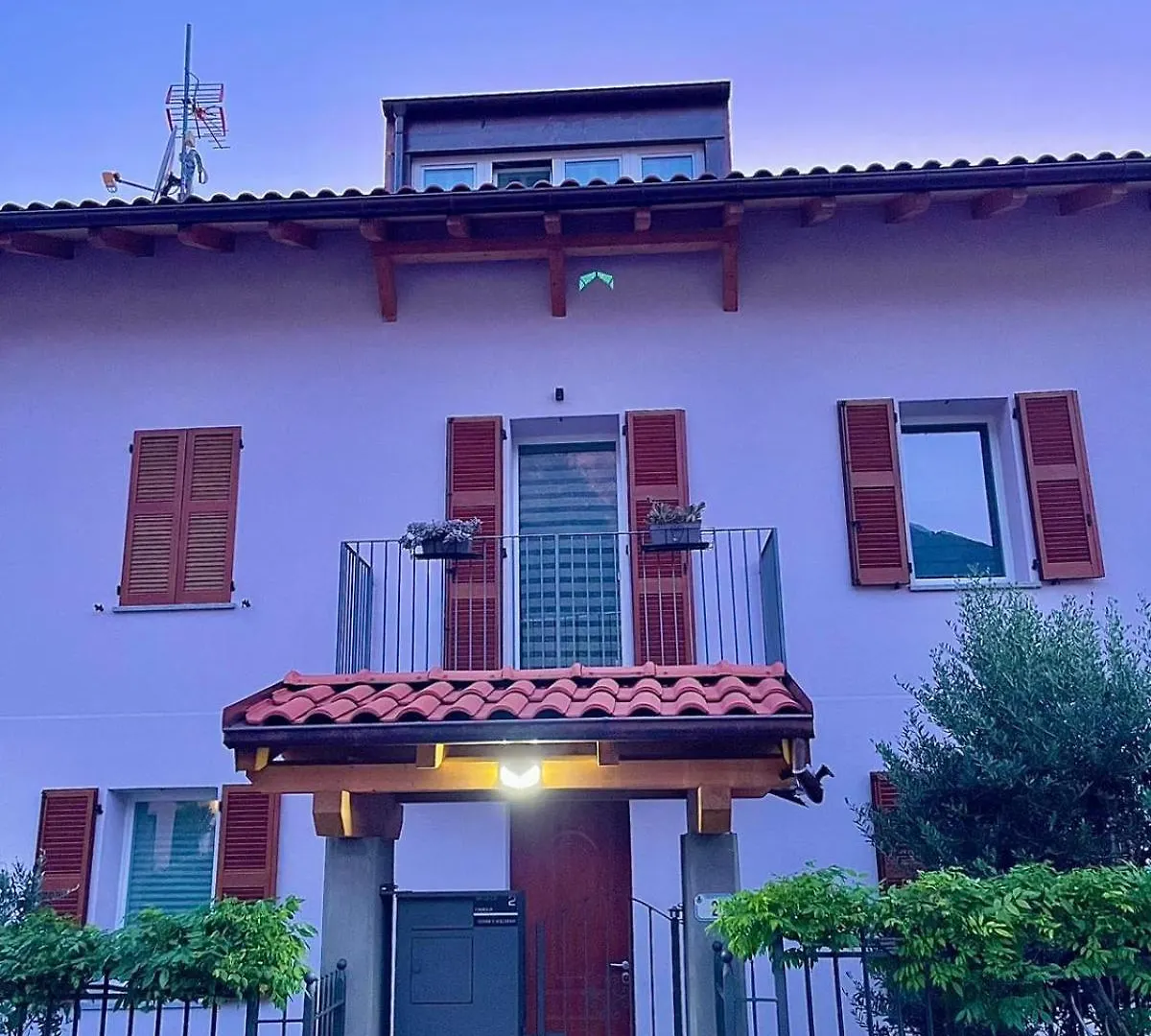Lostelada Sul Lago Di Como Colico Itálie